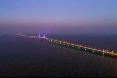 “世界七大奇迹”之一港珠澳大桥主体工程全线亮灯